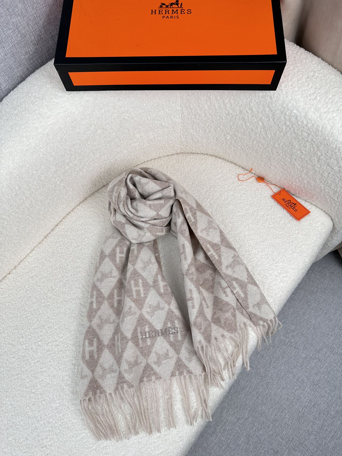 0925 Classic Soft and Comfortable Scarf