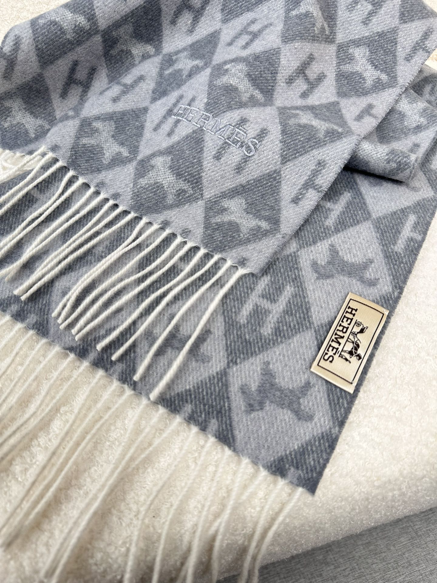 0925 Classic Soft and Comfortable Scarf