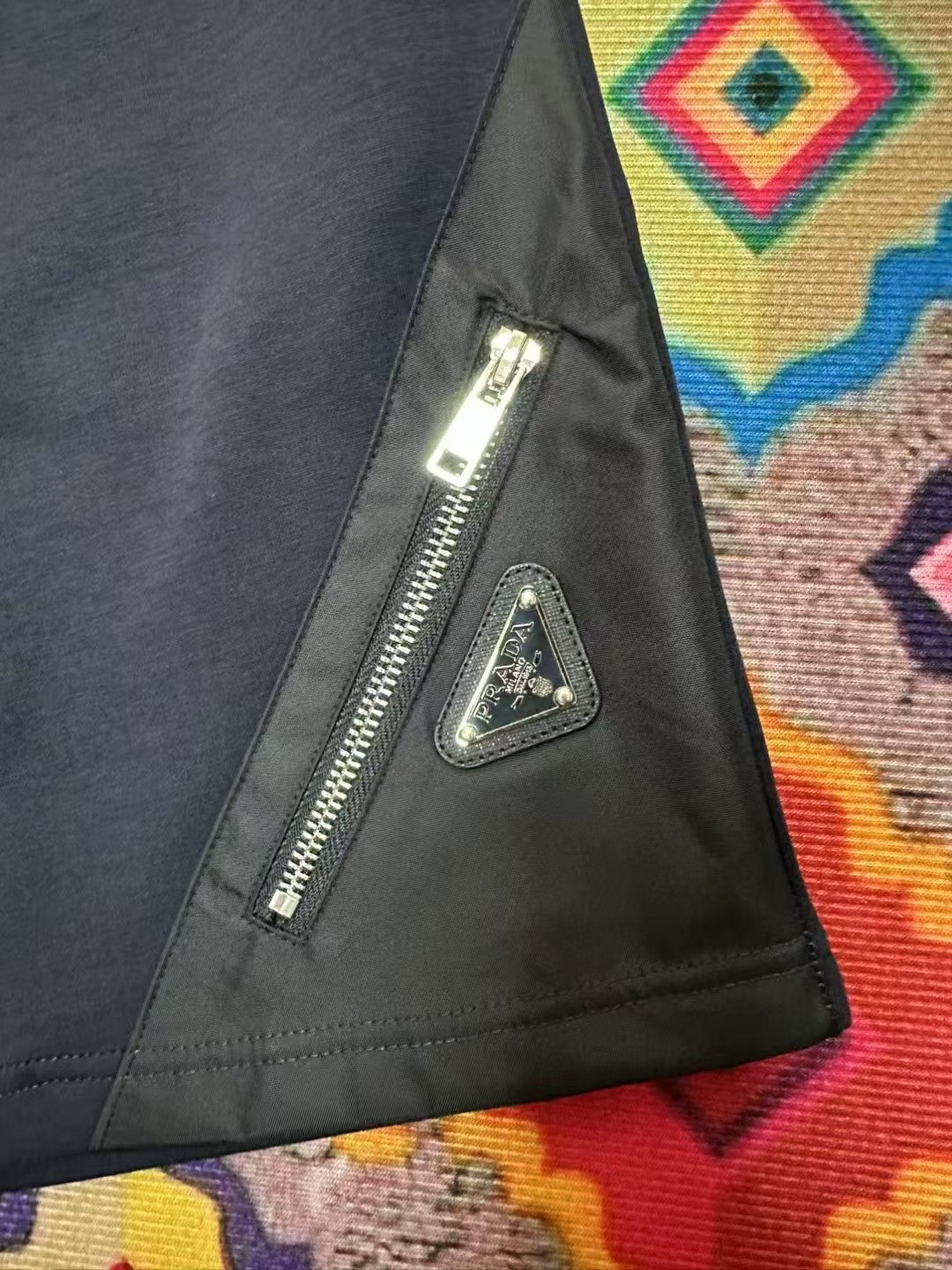 250404 New high-quality metal triangular label casual shorts