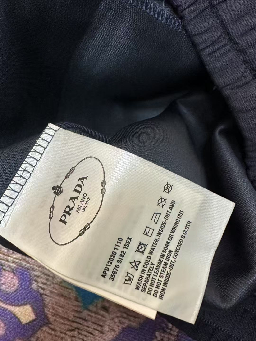 250404 New high-quality metal triangular label casual shorts