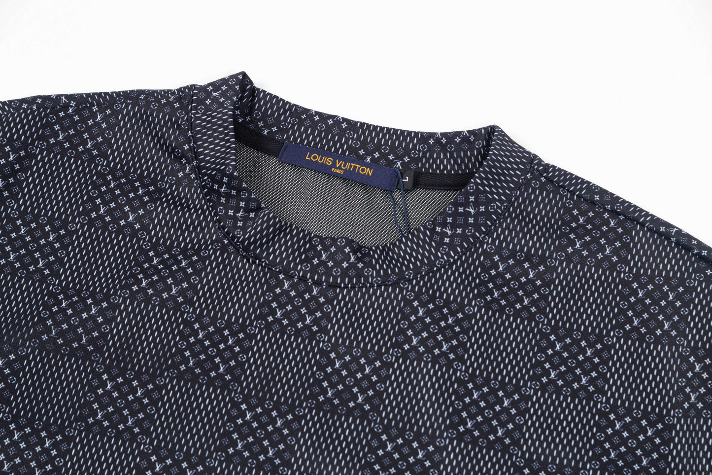 250404 New high-quality checkered style T-shirt