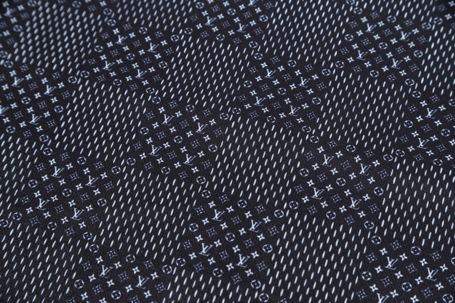 250404 New high-quality checkered style T-shirt