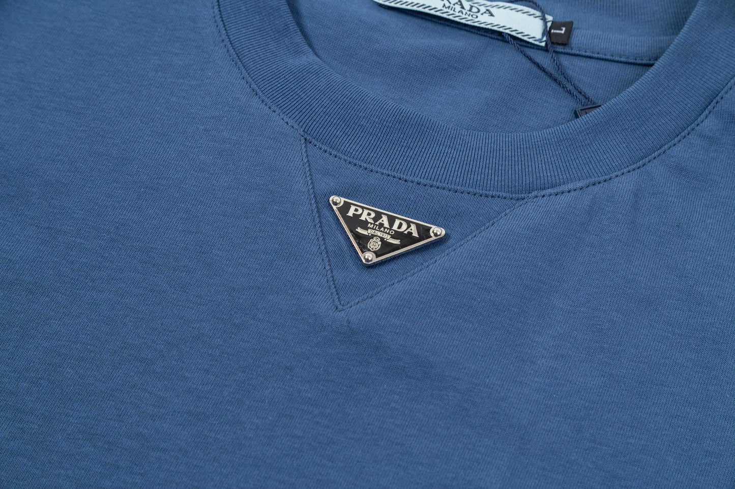 250404 New high-quality classic triangular logo T-shirt