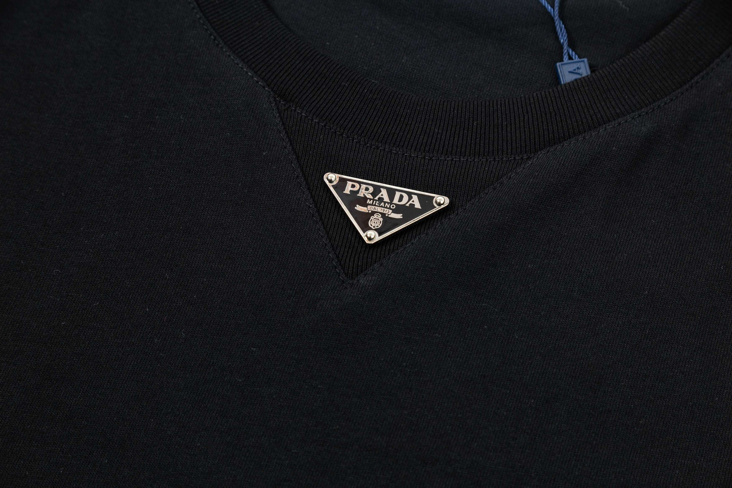250404 New high-quality classic triangular logo T-shirt