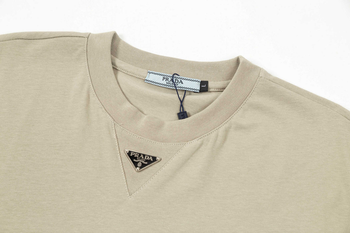 250404 New high-quality classic triangular logo T-shirt