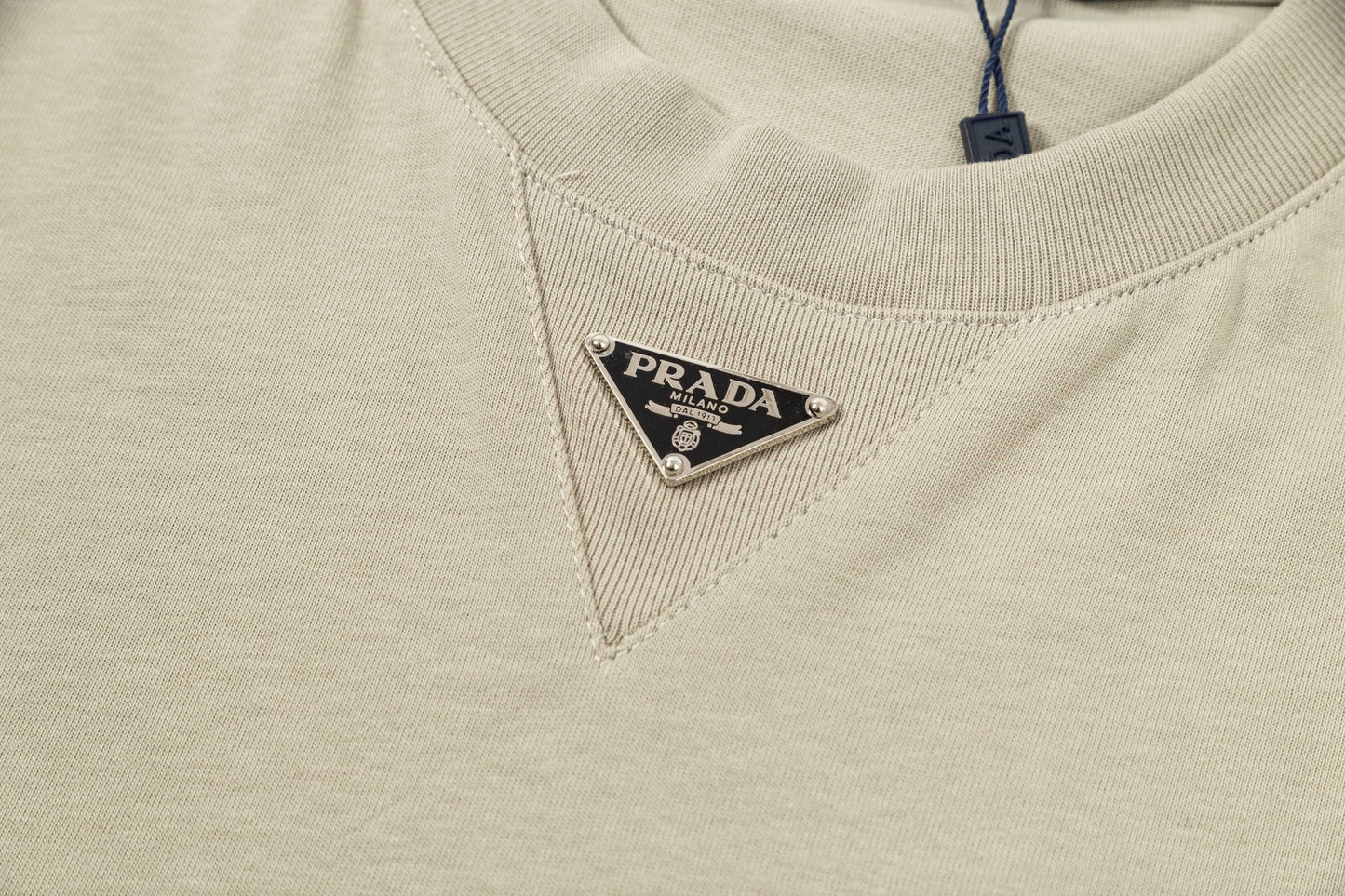 250404 New high-quality classic triangular logo T-shirt
