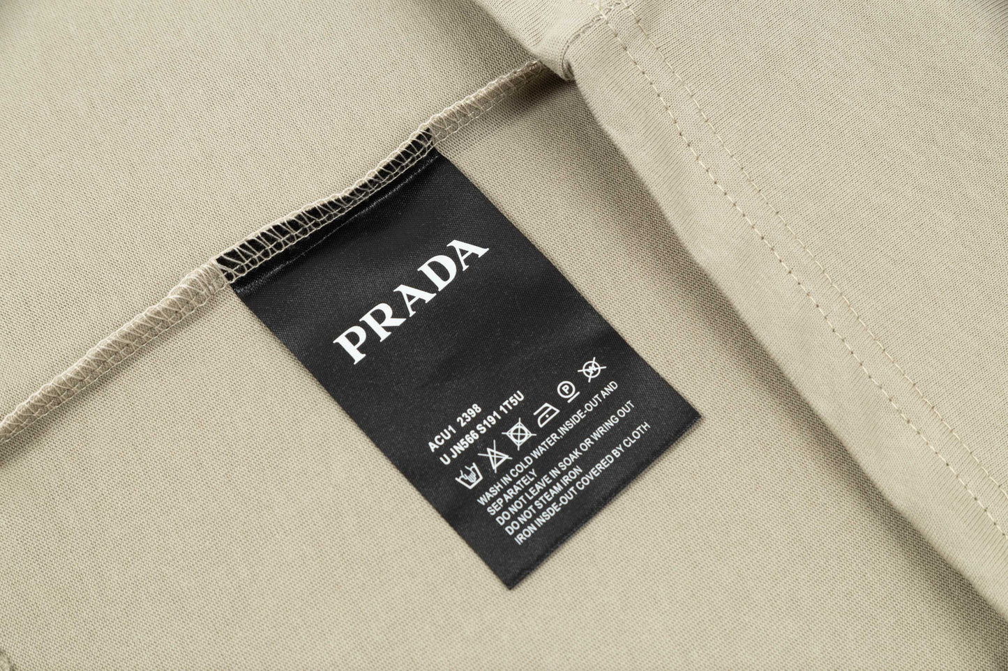 250404 New high-quality classic triangular logo T-shirt