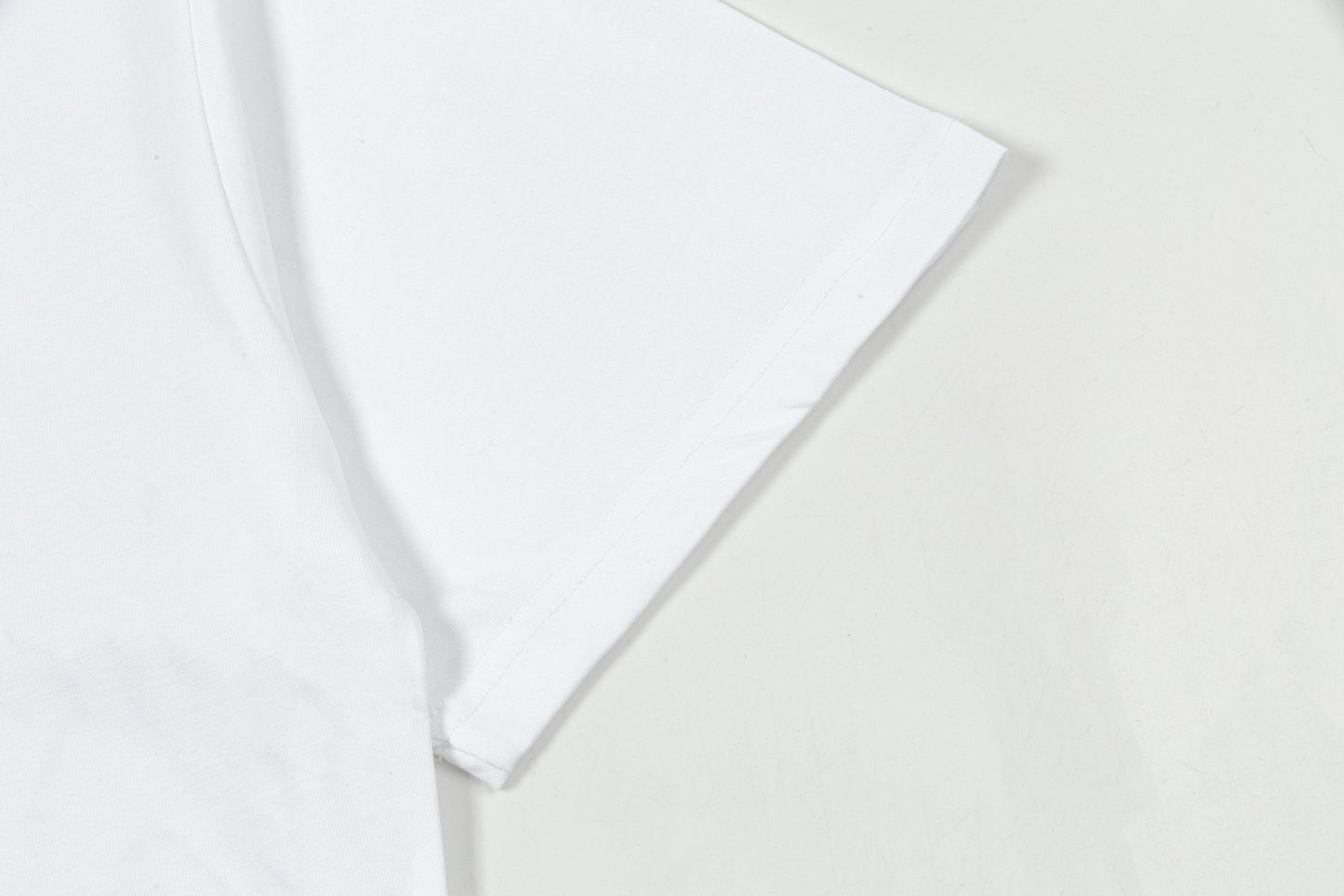 250408 New high-quality metal triangular label casual T-shirt