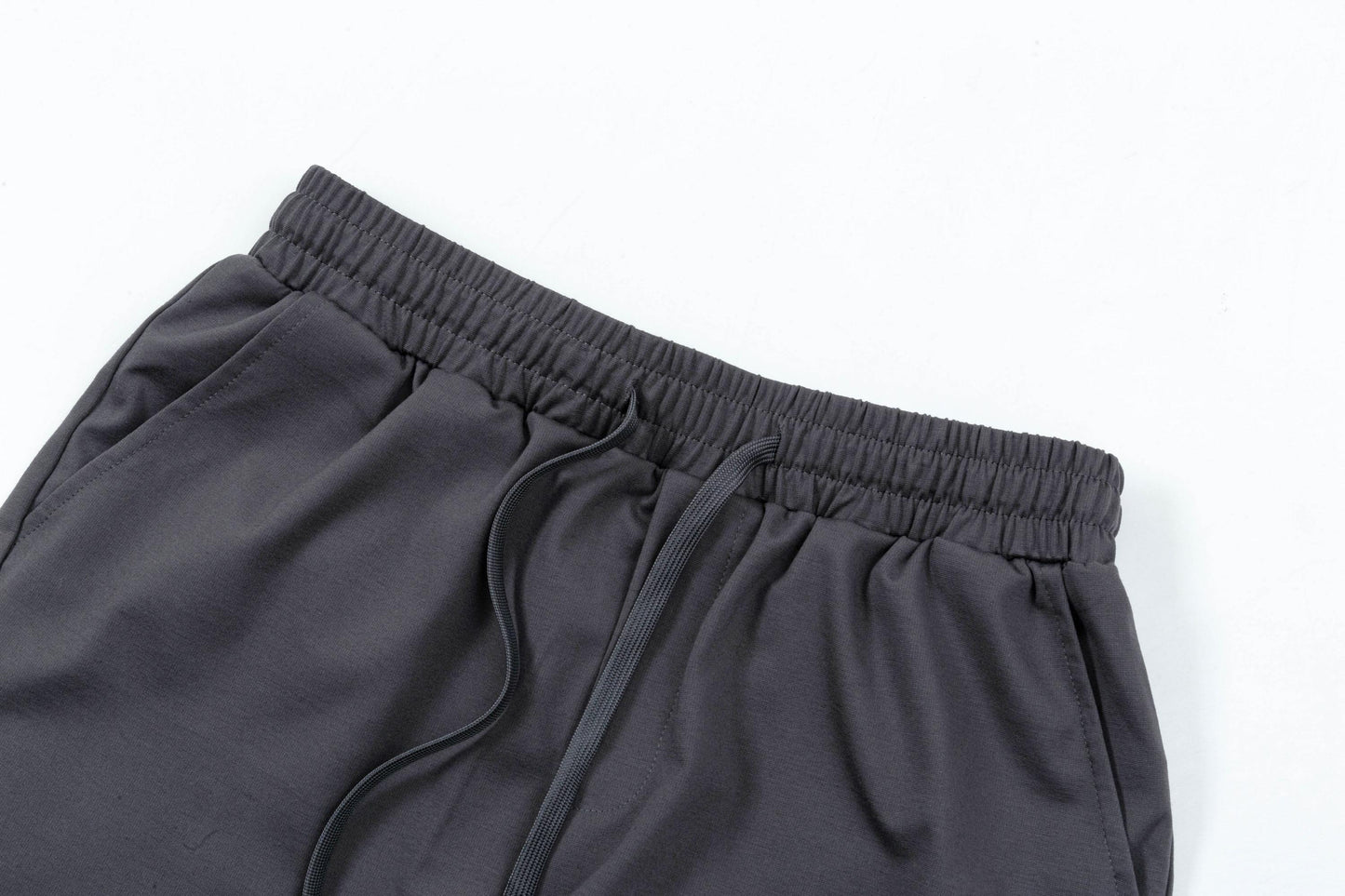 250408 New high-quality metal triangular label characteristic knitted shorts