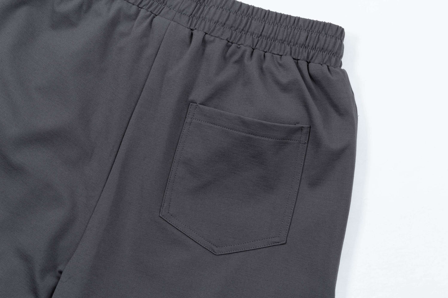 250408 New high-quality metal triangular label characteristic knitted shorts