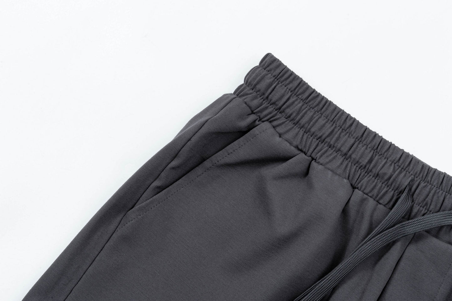 250408 New high-quality metal triangular label characteristic knitted shorts