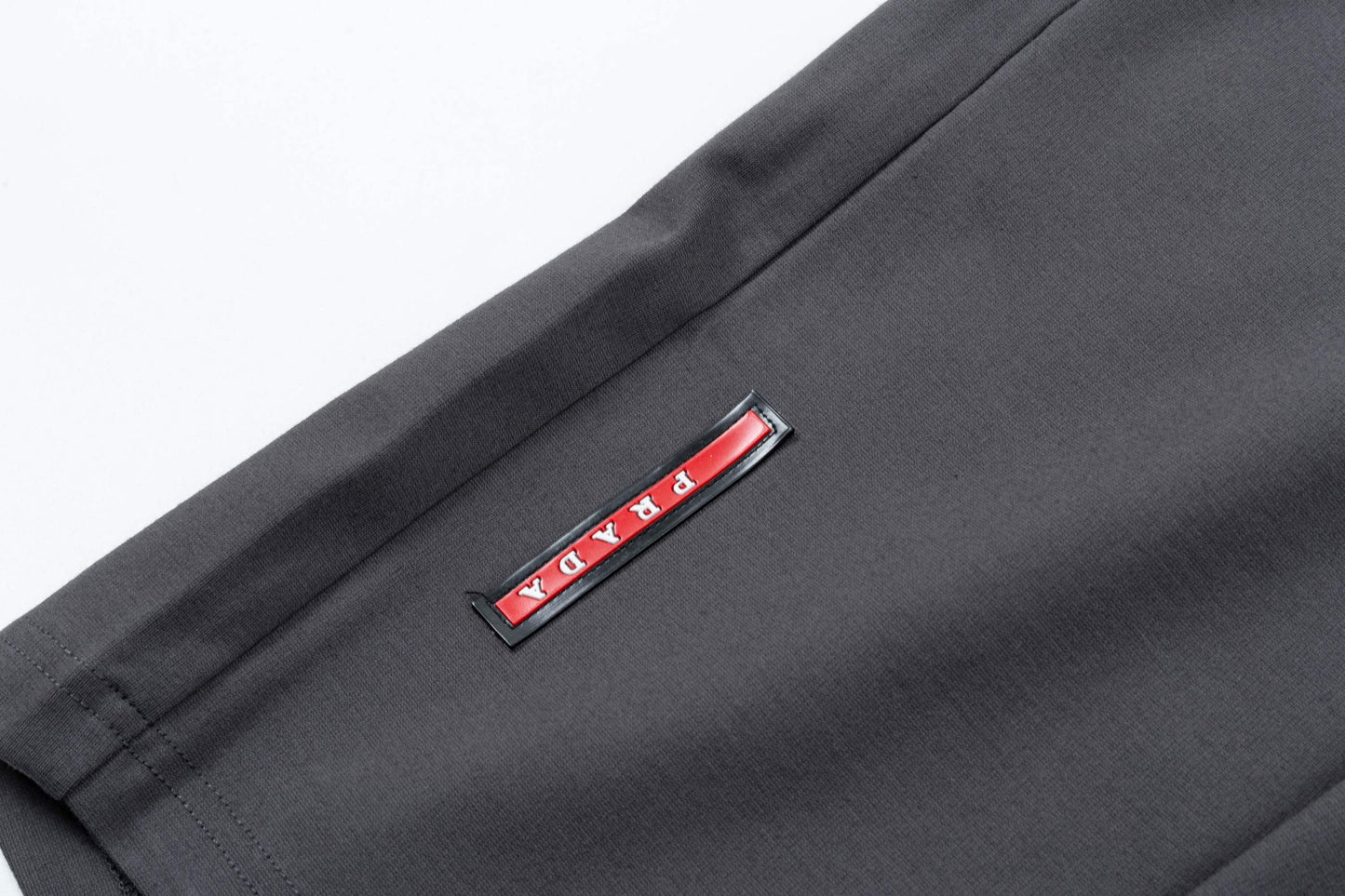 250408 New high-quality metal triangular label characteristic knitted shorts