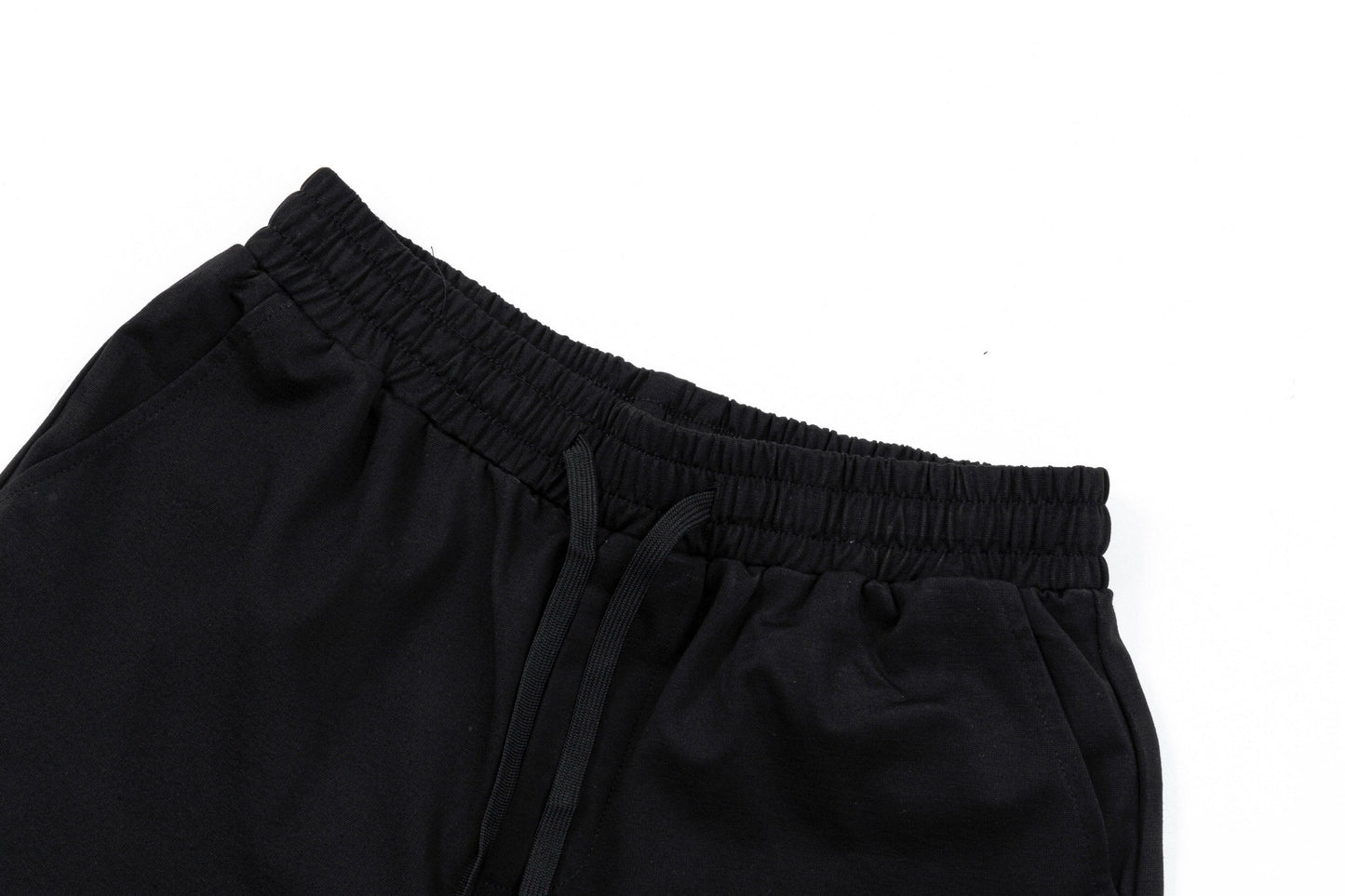 250408 New high-quality metal triangular label characteristic knitted shorts