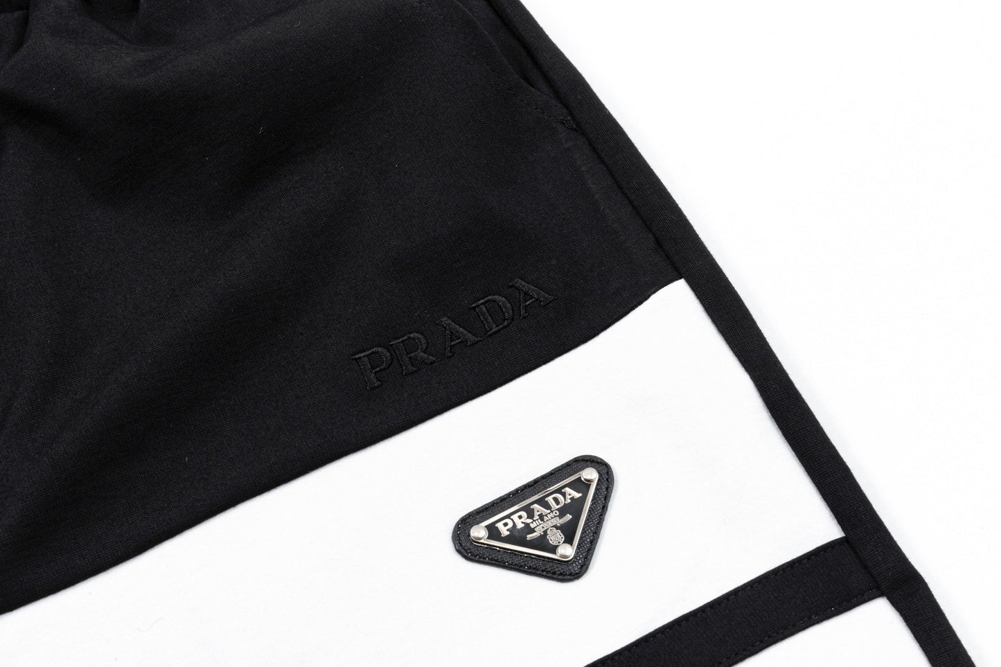 250408 New high-quality metal triangular label characteristic knitted shorts
