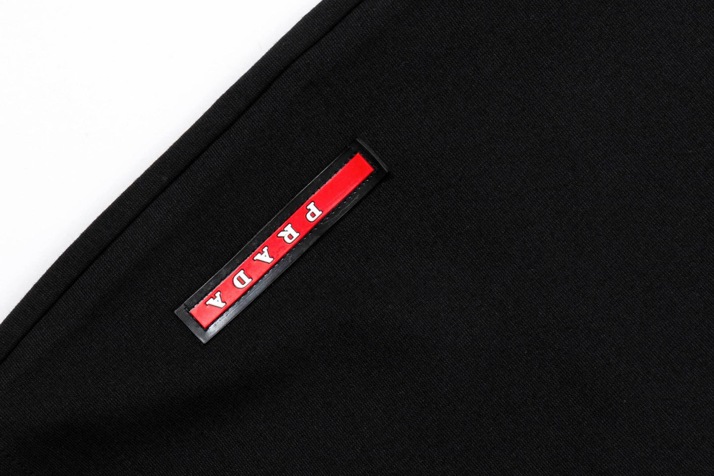 250408 New high-quality metal triangular label characteristic knitted shorts