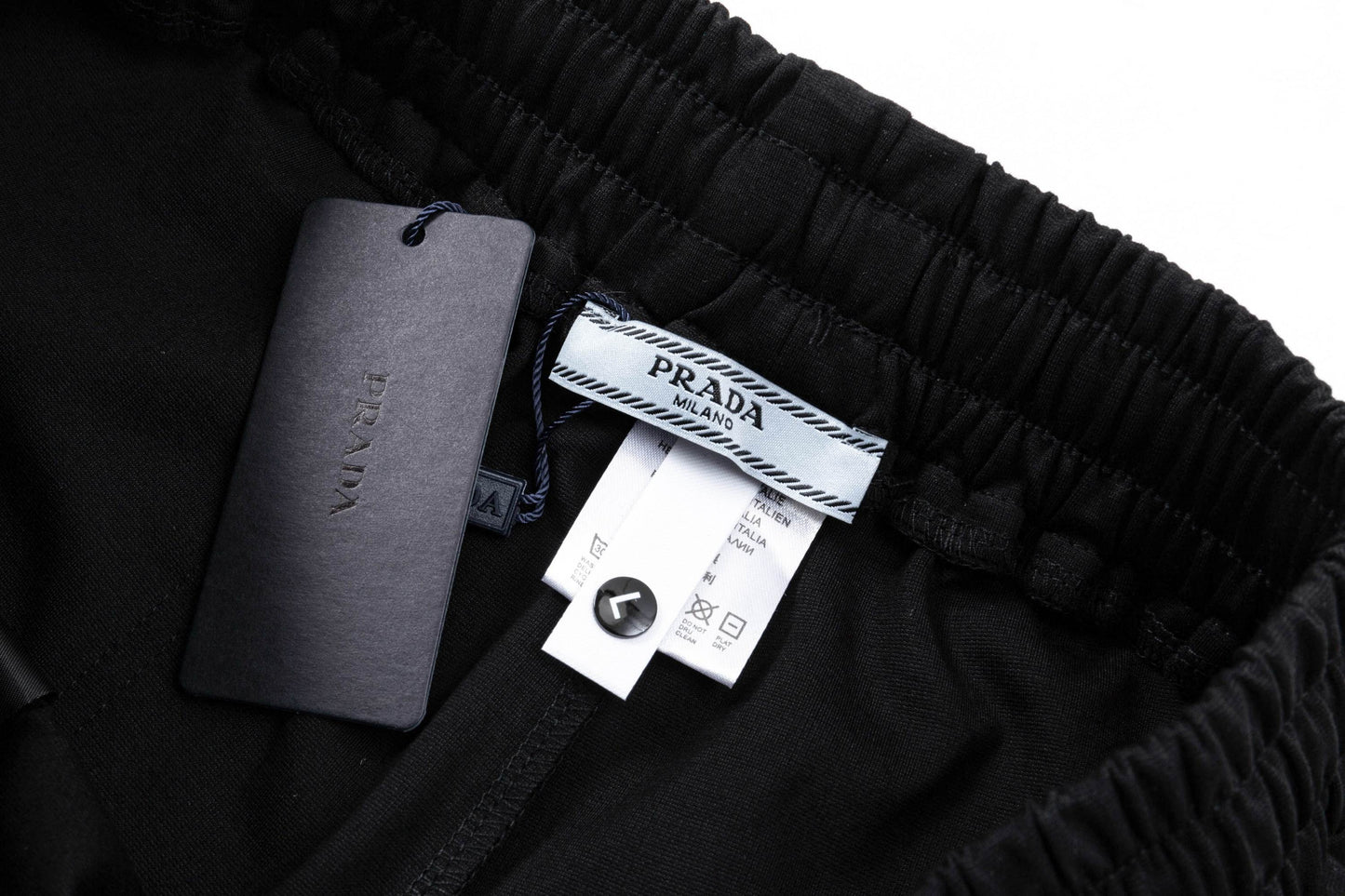 250408 New high-quality metal triangular label characteristic knitted shorts