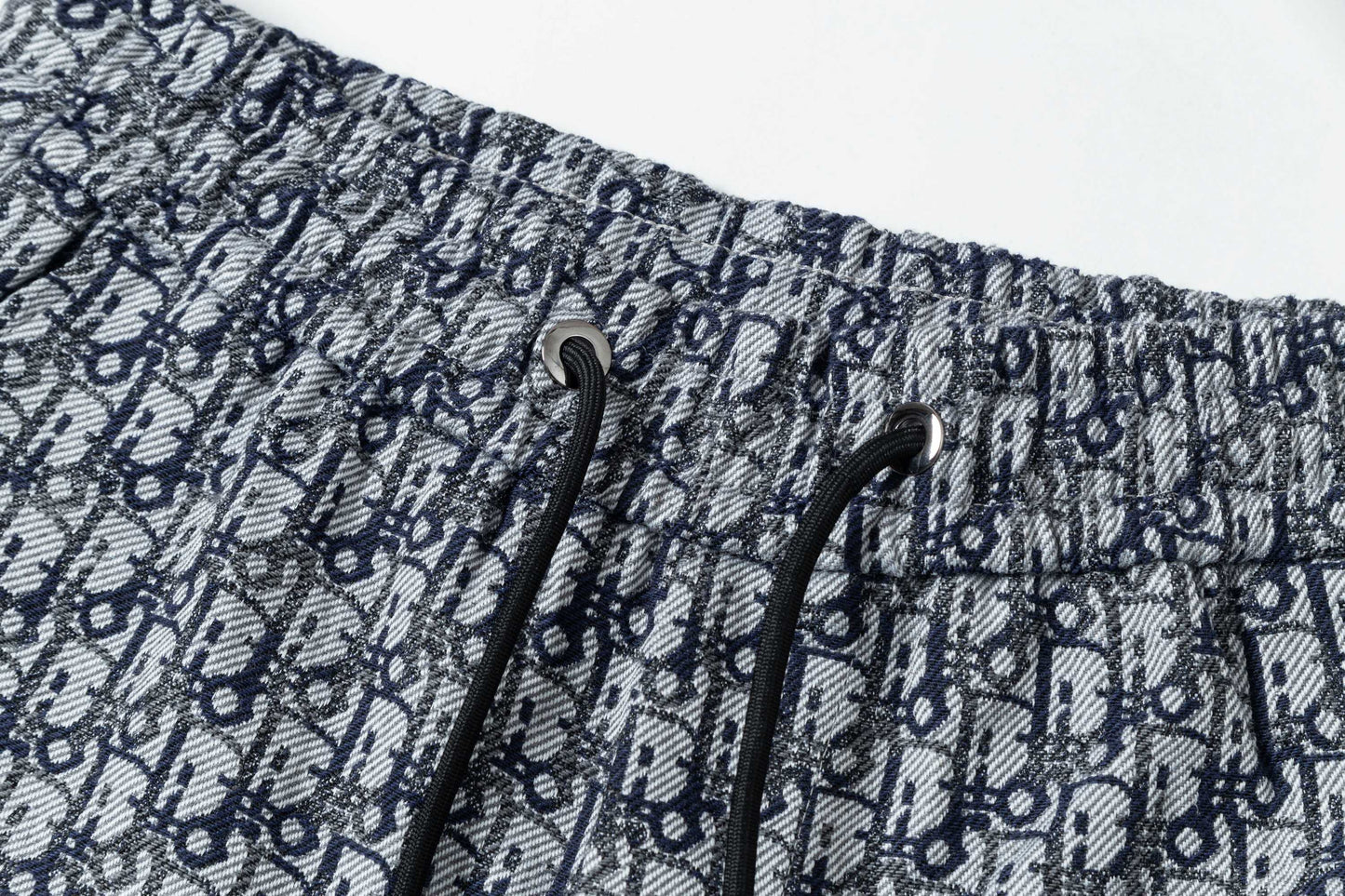 250408 New high-quality metal triangular label knitted shorts