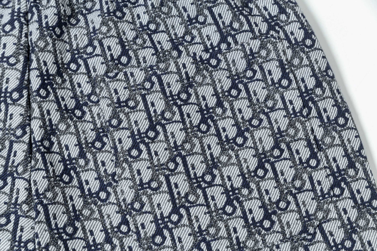 250408 New high-quality metal triangular label knitted shorts