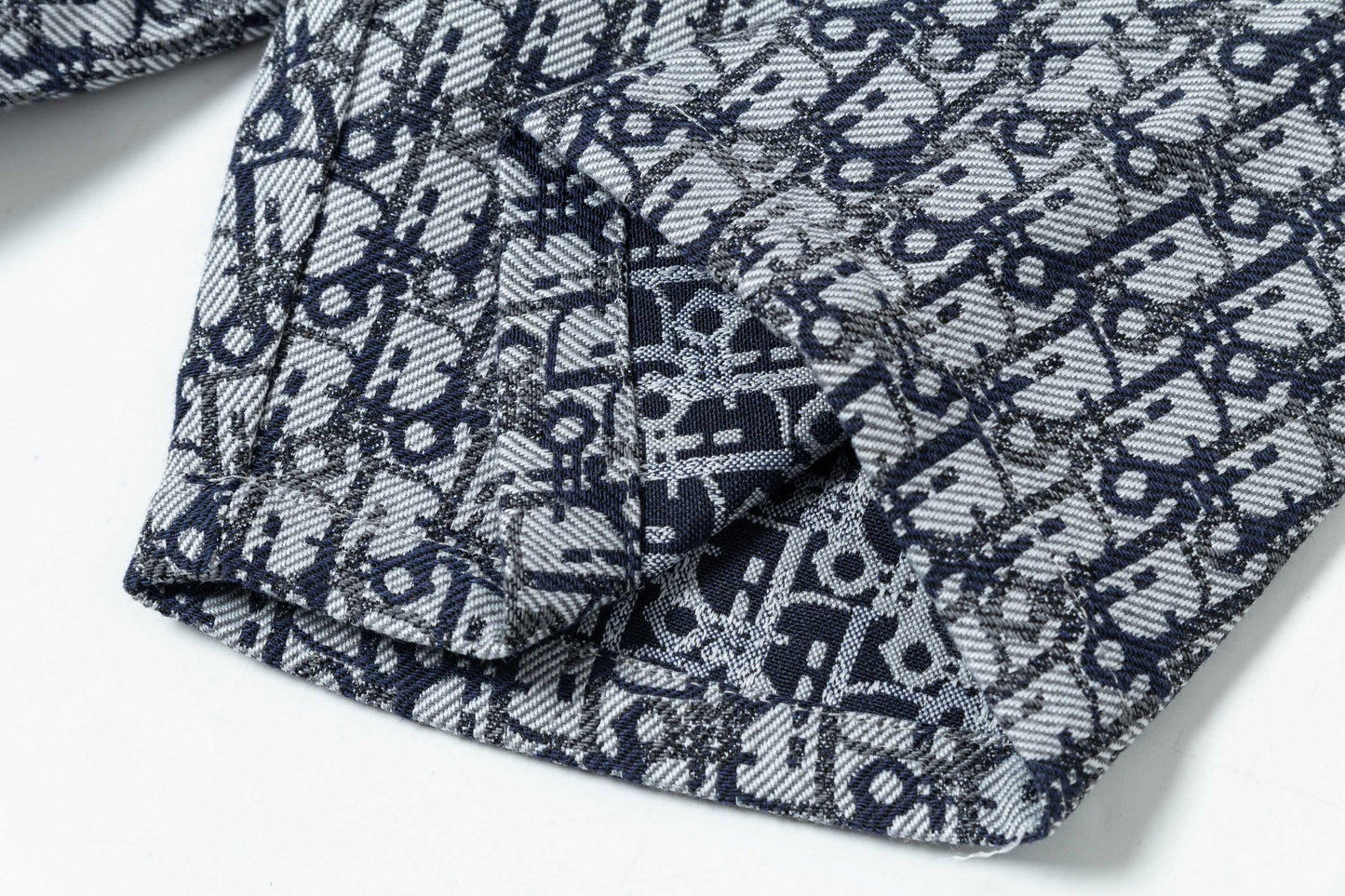 250408 New high-quality metal triangular label knitted shorts