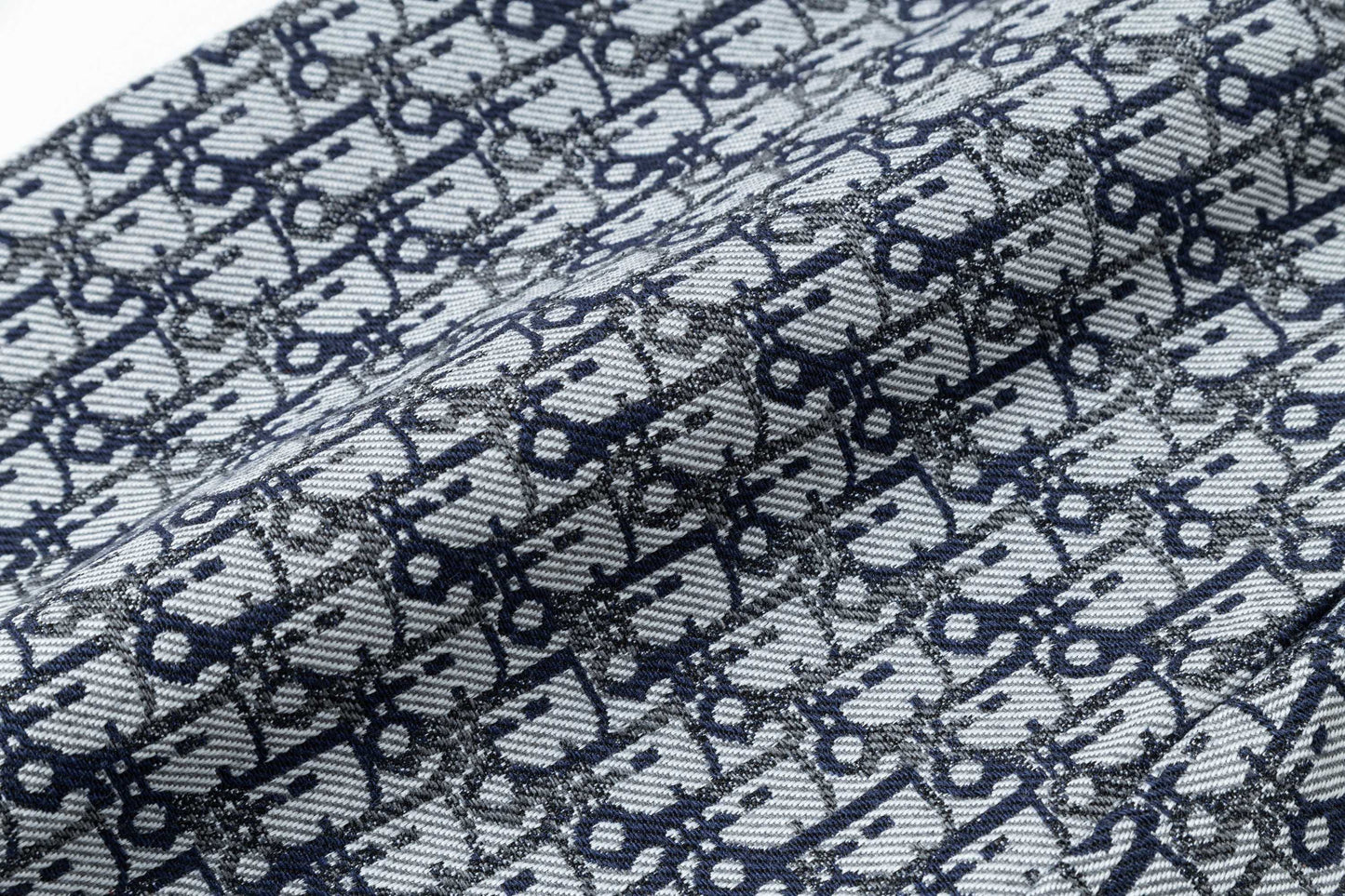 250408 New high-quality metal triangular label knitted shorts