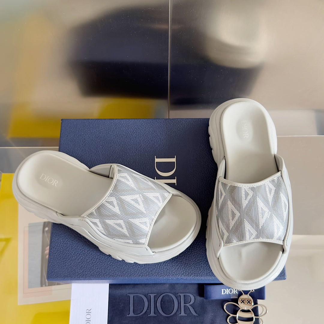 250415 New top-quality thick-soled slippers and sandals
