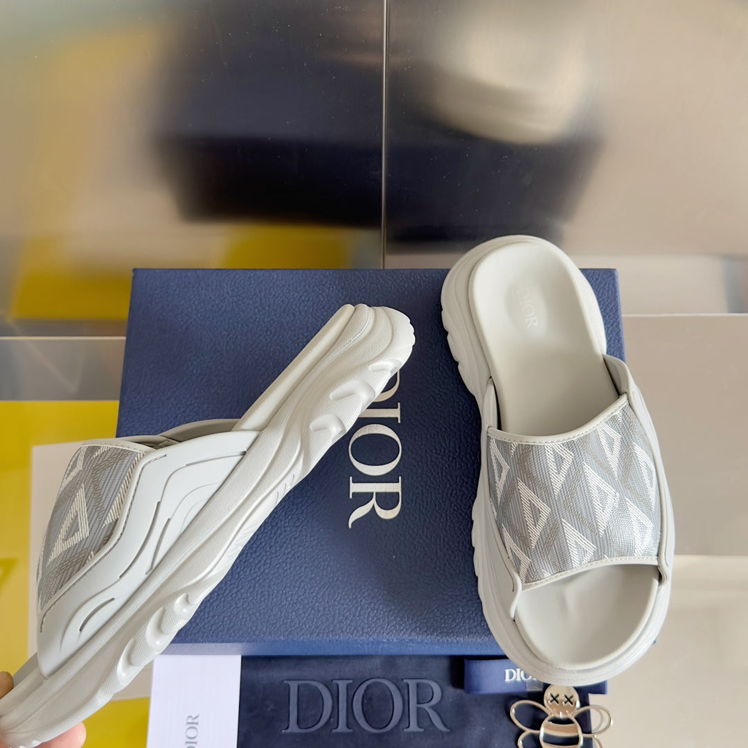 250415 New top-quality thick-soled slippers and sandals