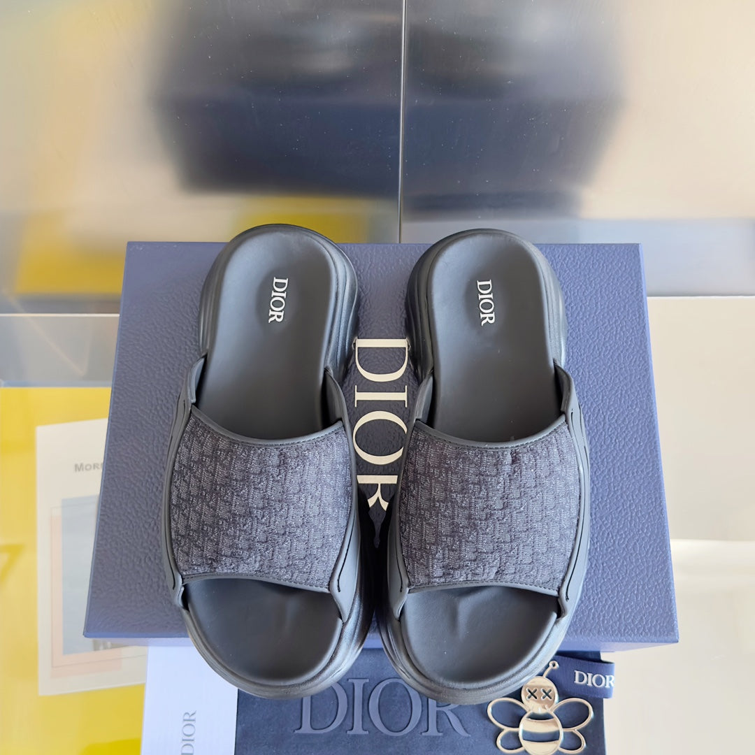 250415 New top-quality thick-soled slippers and sandals