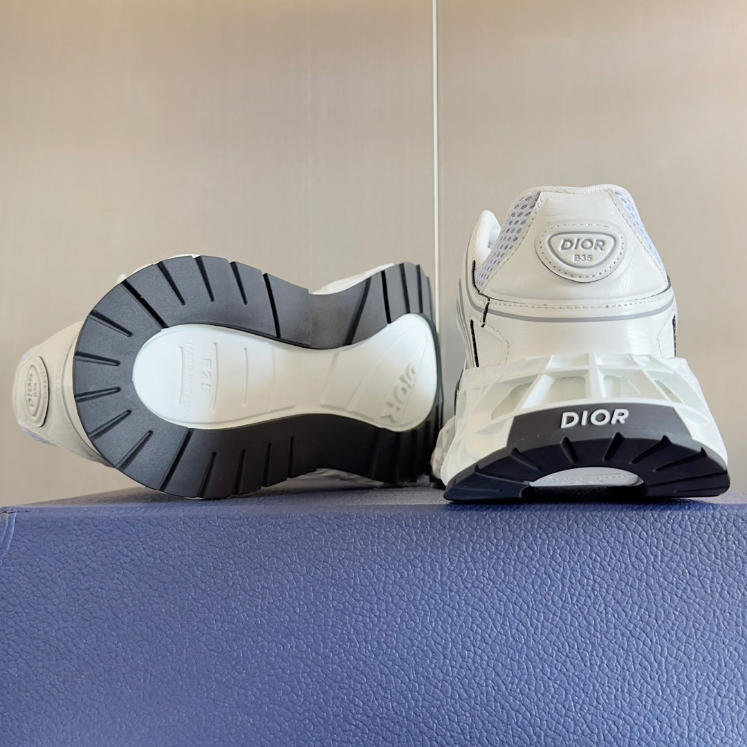 250415 New high-quality capsule series perforated sports shoes