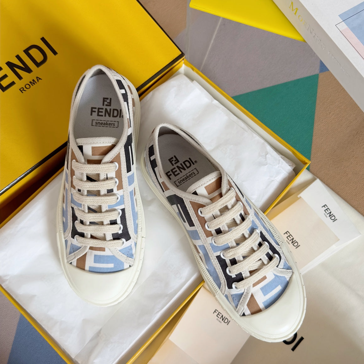 250501 New high-end and simple flat sports shoes