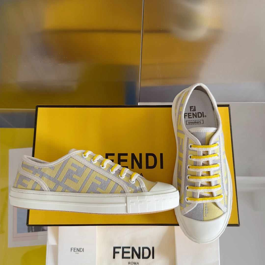 250501 New high-end and simple flat sports shoes
