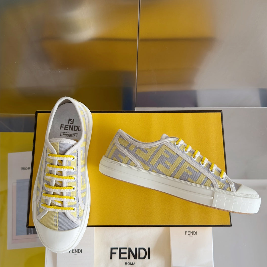 250501 New high-end and simple flat sports shoes