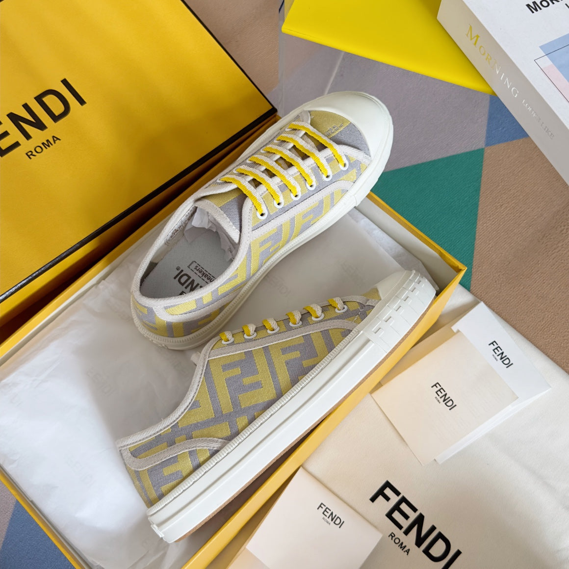 250501 New high-end and simple flat sports shoes