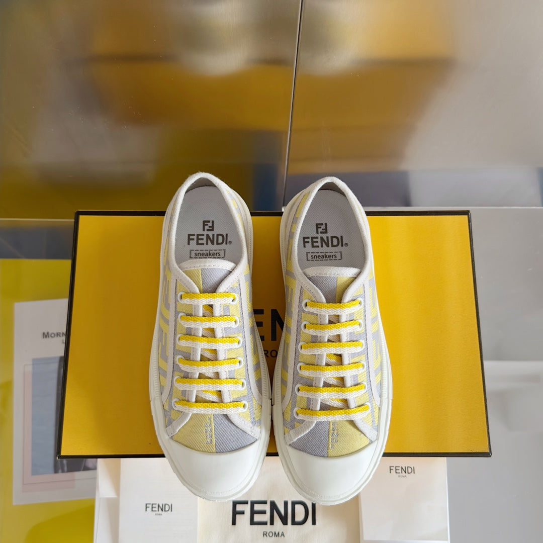 250501 New high-end and simple flat sports shoes