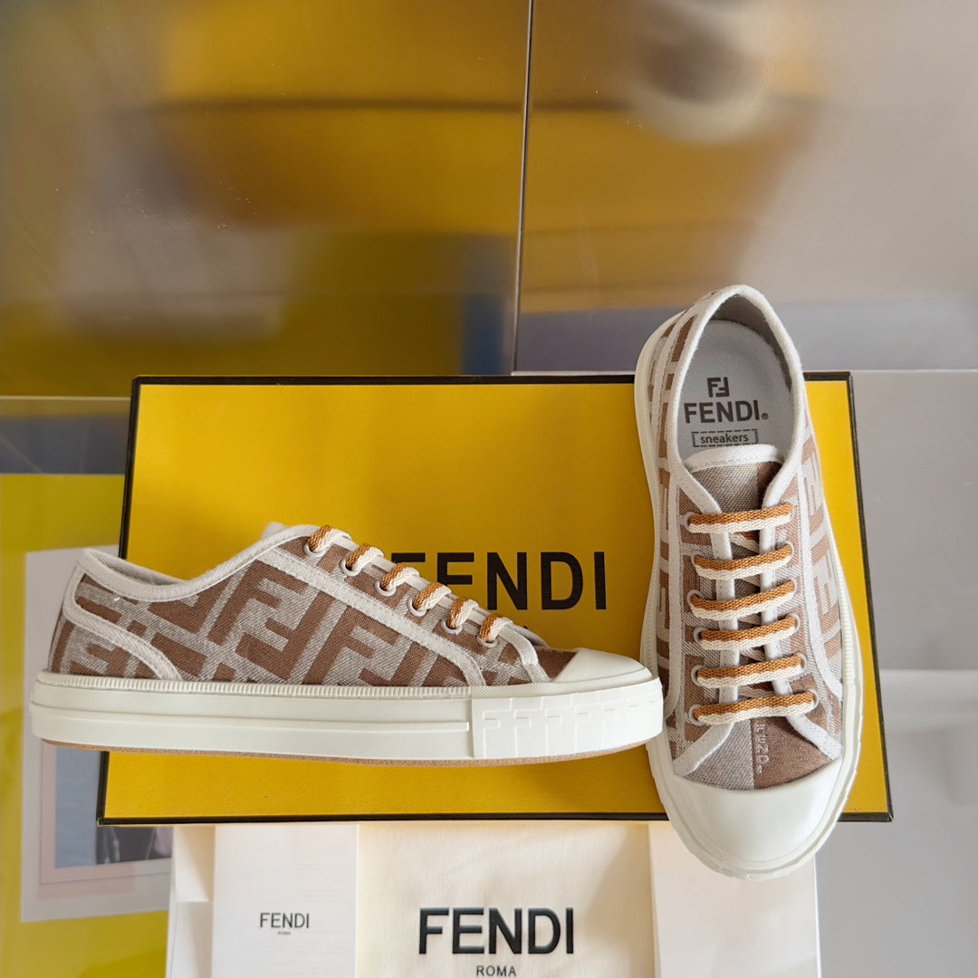 250501 New high-end and simple flat sports shoes