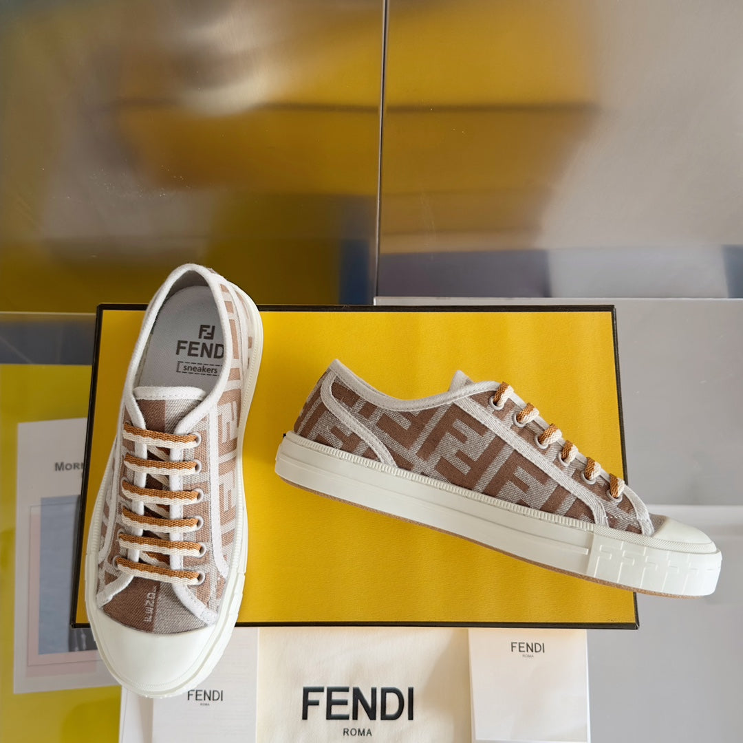 250501 New high-end and simple flat sports shoes