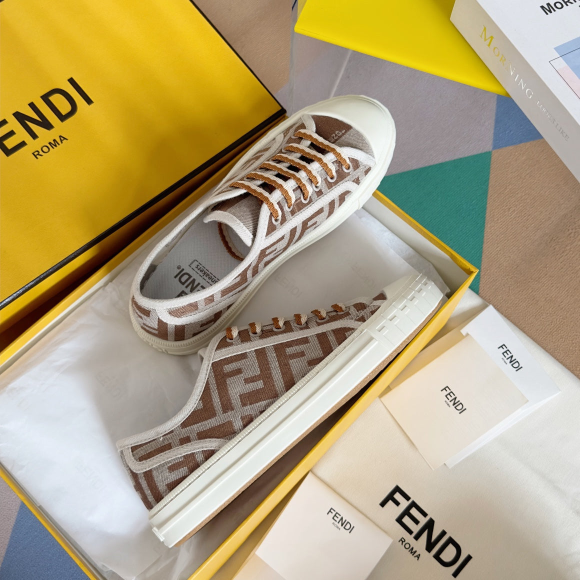 250501 New high-end and simple flat sports shoes