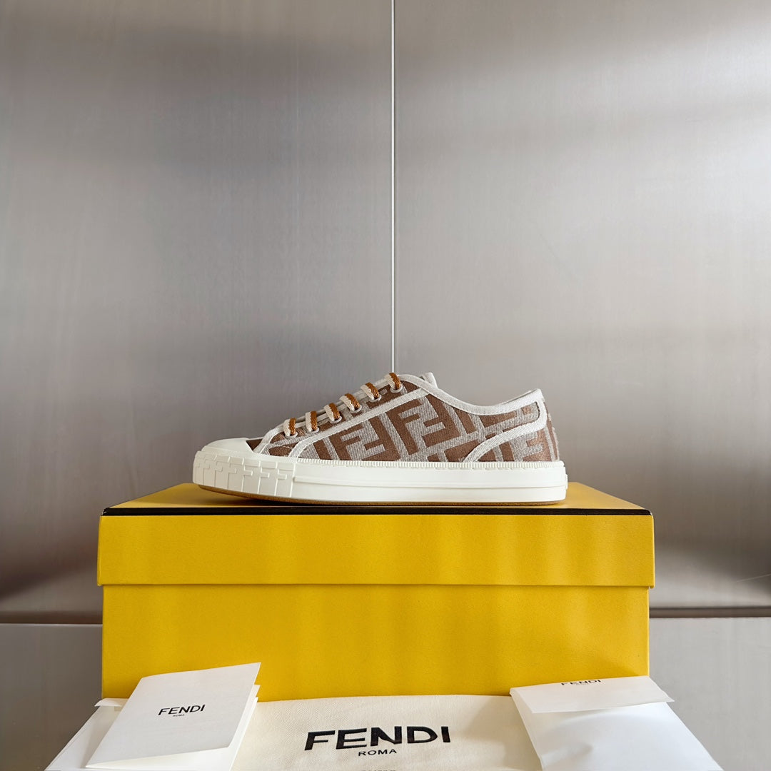 250501 New high-end and simple flat sports shoes