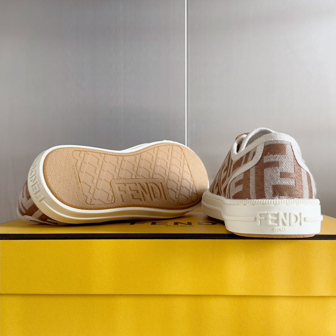 250501 New high-end and simple flat sports shoes