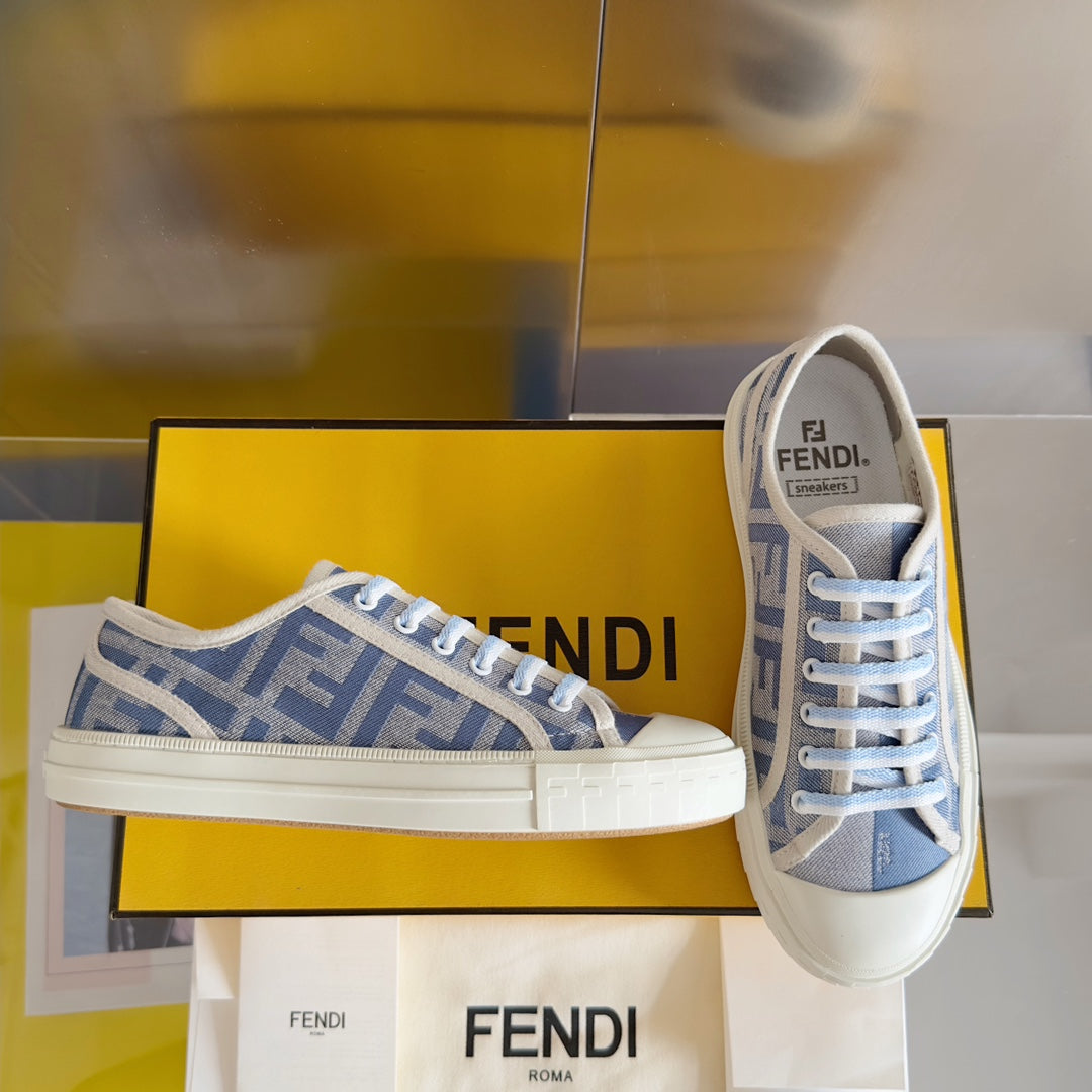 250501 New high-end and simple flat sports shoes