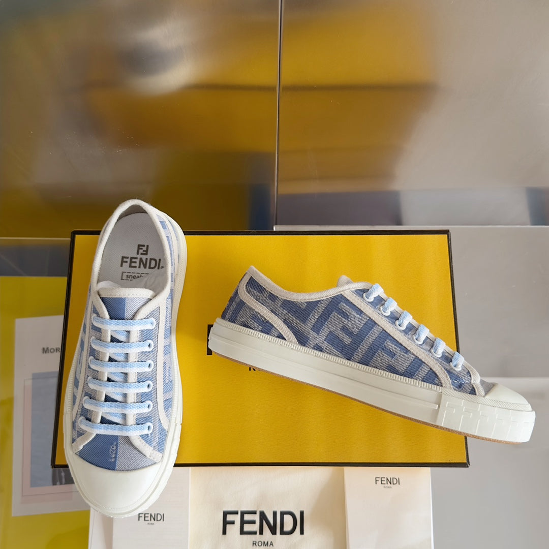 250501 New high-end and simple flat sports shoes
