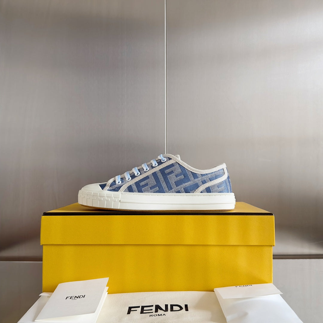 250501 New high-end and simple flat sports shoes