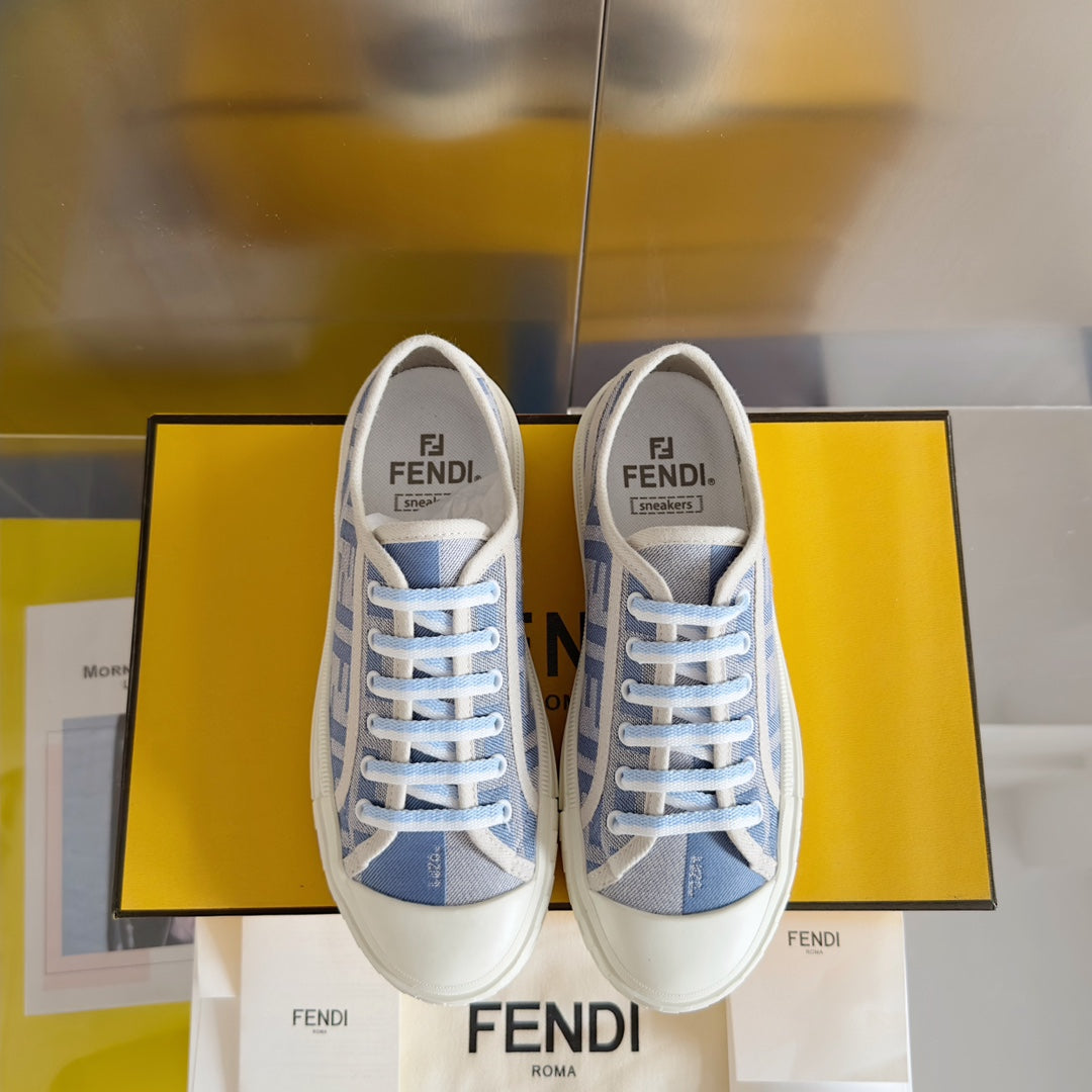 250501 New high-end and simple flat sports shoes