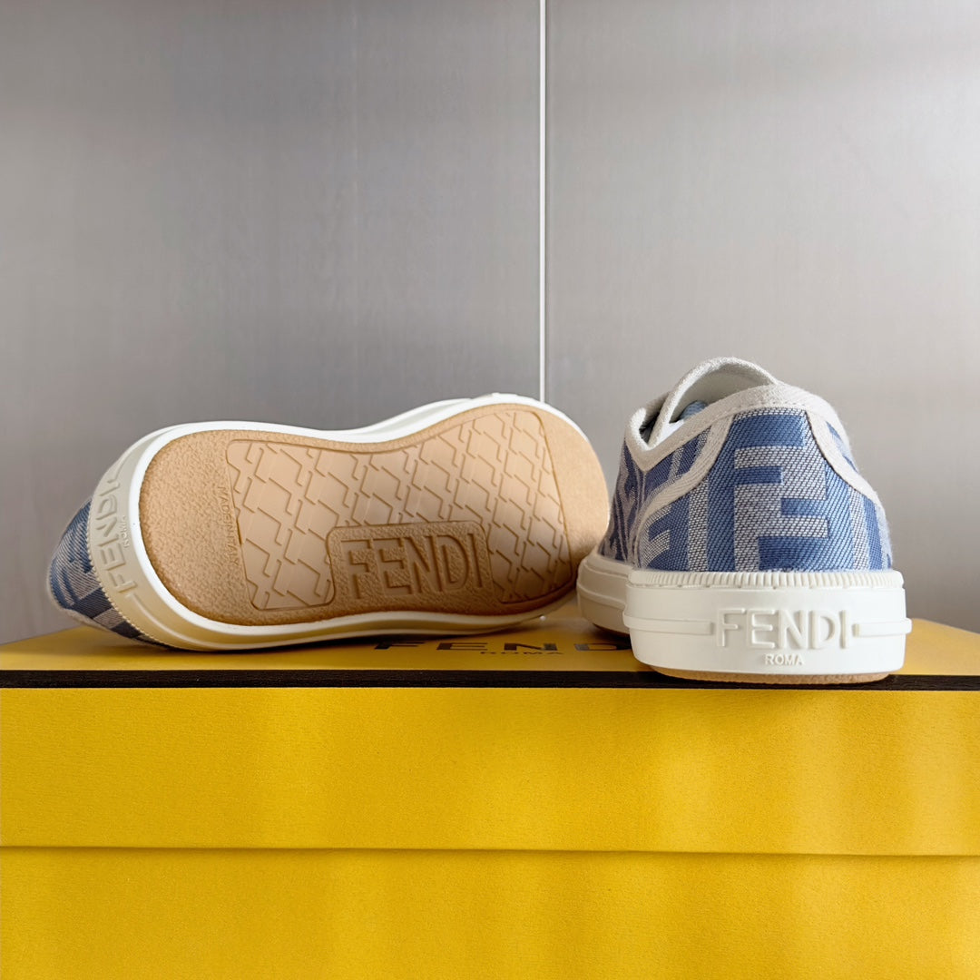 250501 New high-end and simple flat sports shoes