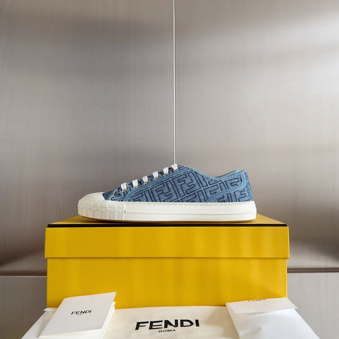 250501 New high-end and simple flat sports shoes