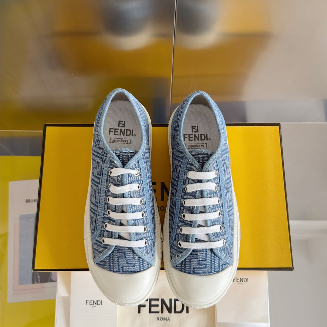 250501 New high-end and simple flat sports shoes