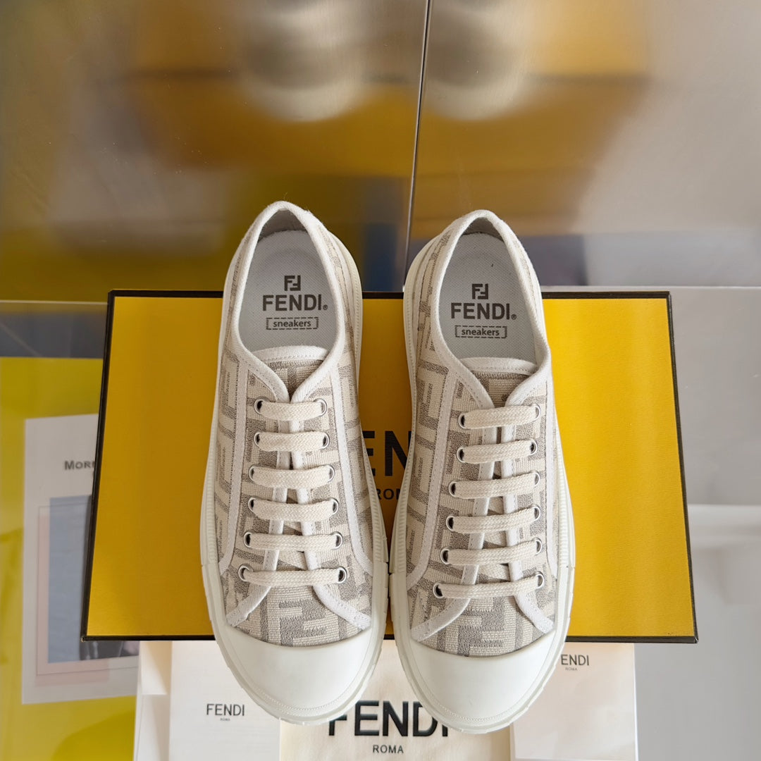250501 New high-end and simple flat sports shoes