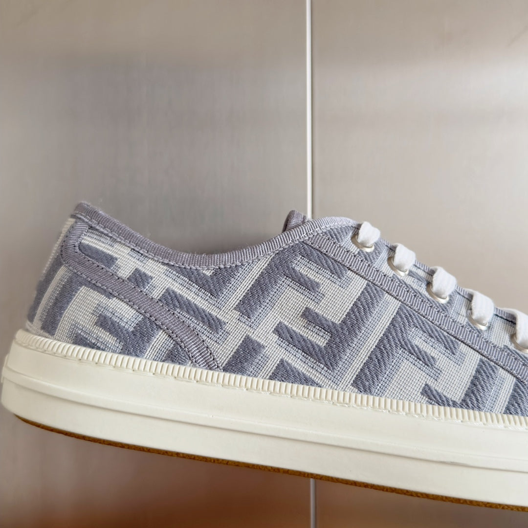 250501 New high-end and simple flat sports shoes