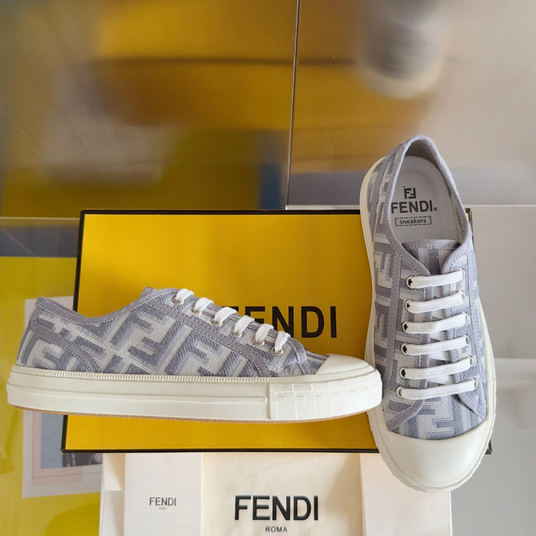 250501 New high-end and simple flat sports shoes