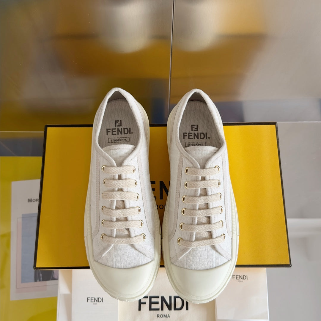 250501 New high-end and simple flat sports shoes