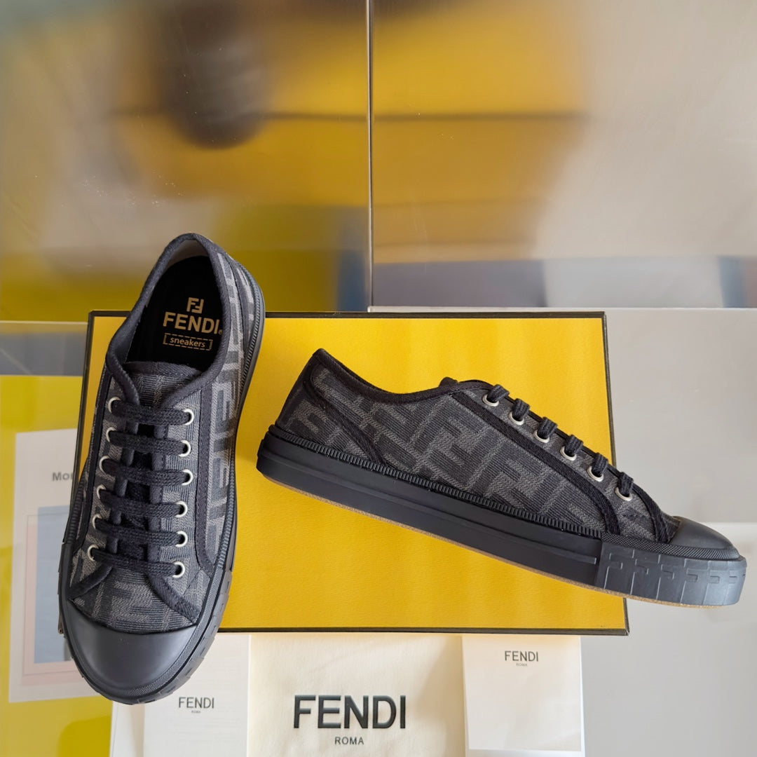 250501 New high-end and simple flat sports shoes
